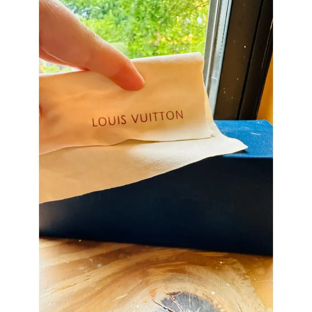 LOUIS VUITTON Black Gold Arrow Chain Sides Edge Cat Eye Sunglasses